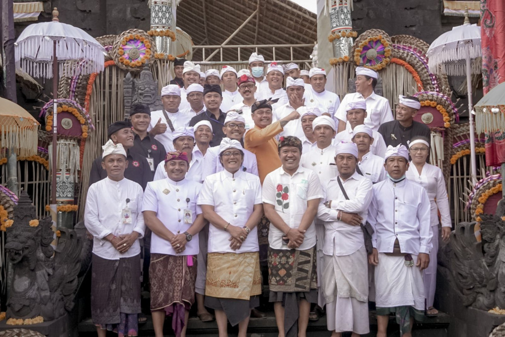 Bupati Giri Prasta Hadiri Karya Mamungkah dan Ngenteg Linggih Di Pura Penataran Bale Agung, Ajak Semua Pihak Lestarikan Dan Ajegkan Dresta Hindu Bali